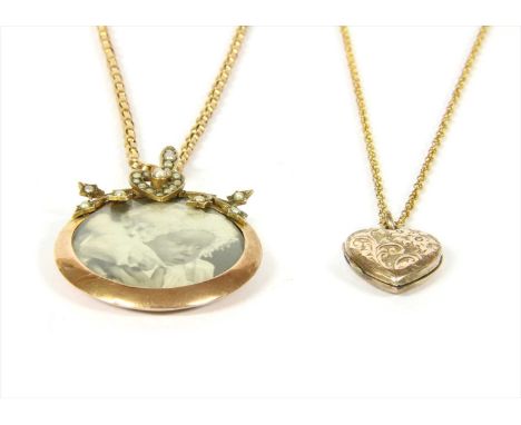 A 9ct gold split pearl photo locket, circular frame with glazed panels front and back, surmounted with applied heart and foli