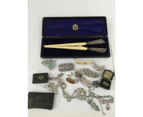 A cased set of silver handle glove stretchers, boxed thimble and diamanté costume jewellery