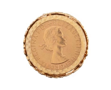 ELIZABETH II GOLD SOVEREIGN RING 1965,  to a nine carat gold mountQty: 16gGenerally worn. Scratches and nicks to the coin. Lo