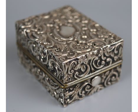 Hallmarked chased silver trinket box - Approx. weight: 139g 