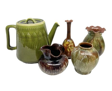  Linthorpe pottery teapot no.798 and vase no.847, together with three other similar vases, teapot H15cm