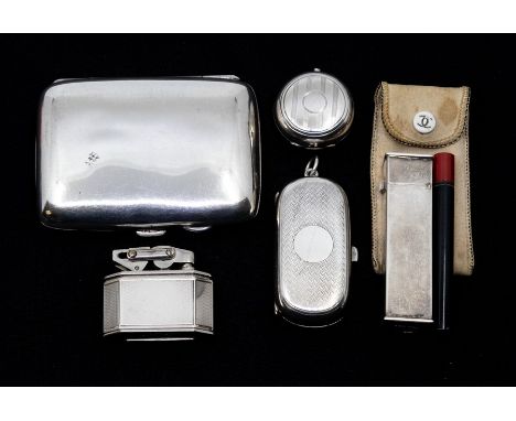 A silver double sovereign case, machine engraved decoration with vacant cartouche, Birmingham 1908, length approx 55mm, along