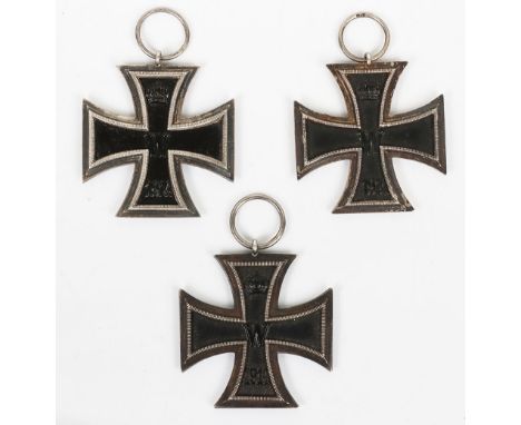 3x Imperial German 1914 Iron Cross 2nd Class Medals, all being good condition examples. Rings marked ‘KO’, ‘M’ and ‘S.W’. All