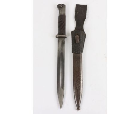 WW2 German Matching Numbers K98 Combat Bayonet, with two piece bakelite grips, steel pommel with waffen-amt stamps. Housed in