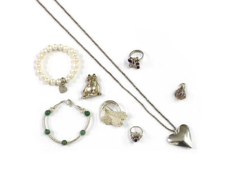 A collection of silver jewellery,to include a lounging frog brooch with green cold enamel eyes, a jade and silver bead bracel