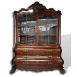 Vitrinenschrank Niederlande wohl Barock, ca. 225cm hoch, Prahlhans