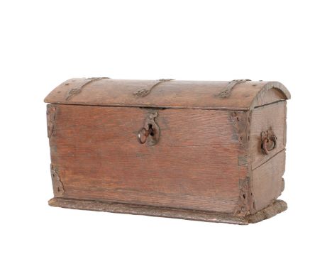 AN 18TH CENTURY AND LATER CONTINENTAL DOMED OAK AND IRON BOUND CHEST OF SMALL PROPORTIONS. the early oak and iron strapwork c
