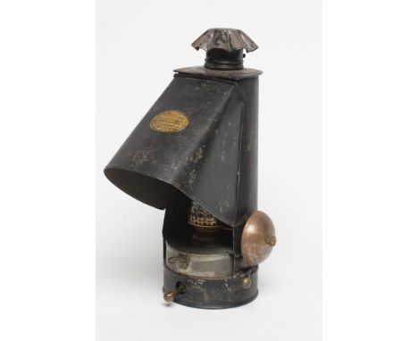 A LATE VICTORIAN JAPANNED TIN LECTURER'S LANTERN, manufactured by W C Hughes, London, the removable lamp with clear glass chi