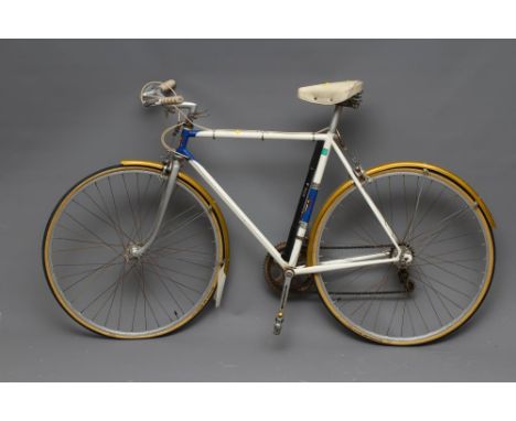 A RARE LAMBERT OF ENGLAND MEN'S ALLROUNDER ROAD BIKE, with hand built Lambert steel alloy tubing, cast one piece fork, Lamber