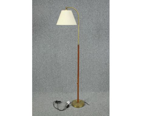 Floor lamp vintage teak with a brass base. In need or rewiring. H.158 cm. 