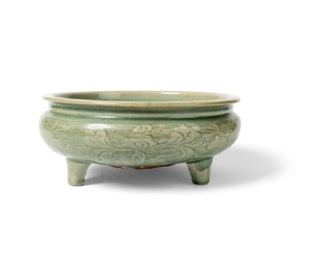 CHINESE LONGQUAN CELADON-GLAZED TRIPOD CENSER MING DYNASTY 明 龍泉窯青釉刻花卉紋三足爐heavily potted with a compressed bulbous body, suppo