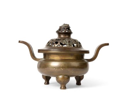  CHINESE HEAVY BRONZE TRIPOD CENSER WITH COVER QING DYNASTY, 18TH-19TH CENTURY 清 宣德款 銅如意雲紋三足朝冠耳爐 帶透雕獅鈕蓋the feet incised with 