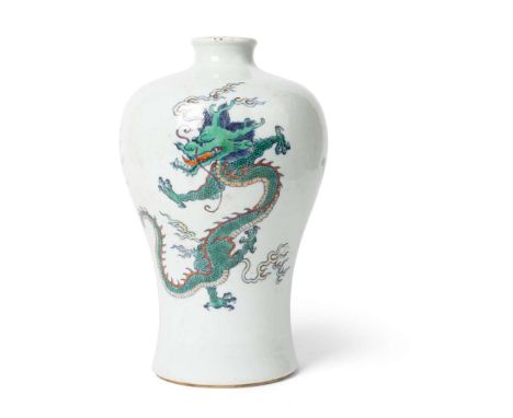 CHINESE DOUCAI 'DRAGON' VASE, MEIPING QING DYNASTY, 18TH-19TH CENTURY 清 鬥彩雙龍戲珠紋梅瓶painted on each side of the body with feroc