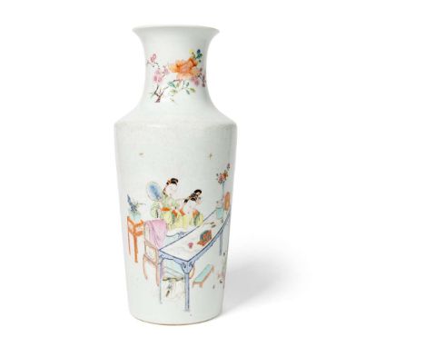  CHINESE FAMILLE ROSE 'LADIES' VASE 19TH-20TH CENTURY 十九至二十世紀 粉彩仕女梳妝圖瓶finely painted with a seated lady looking at a bronze m