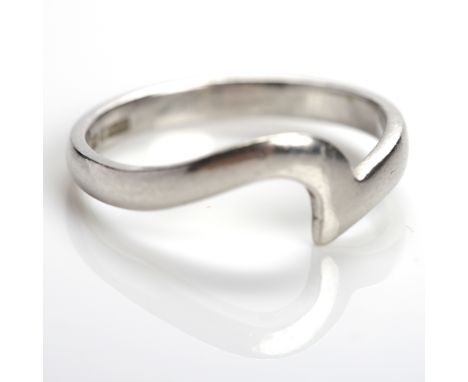PLATINUM WEDDING BAND
of curved form, marked for platinum, size K-L, 3.3g