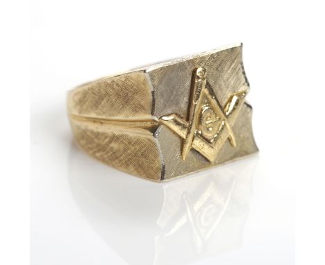 GENTLEMAN'S EIGHTEEN CARAT GOLD MASONIC RING
the bezel decorated with the Masonic compass, marked for eighteen carat gold, si