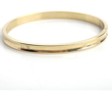FOURTEEN CARAT GOLD BANGLE
oval form, 8g