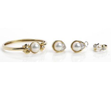 EIGHTEEN CARAT GOLD SUITE OF MABE PEARL AND DIAMOND SET JEWELLERY
comprising a bangle set with a central mabe pearl 14mm diam