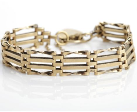 NINE CARAT GOLD GATE LINK BRACELET
with a heart shaped clasp, the links and clasp marked for nine carat gold, 13.5gms