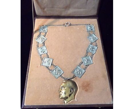 A CONTINENTAL WHITE METAL AND GILT PRESENTATION NECKLACE Having a profile bust of Hermann Georring suspended from white metal