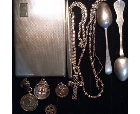 A COLLECTION OF EARLY 20TH CENTURY SILVER ITEMS Including a cigarette case with engine turned decoration, hallmarked Sheffiel