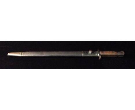 A WORLD WAR II BRITISH ARMY BAYONET, 1907 Pattern 'SMLE', having a carved wooden handle, steel hilt and blade leather scabbar