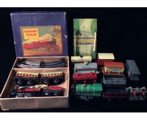 HORNBY, AN EARLY 20TH CENTURY TINPLATE CLOCKWORK TRAIN SET  Red engine and tender number 6161, two Pullmans coaches and retai