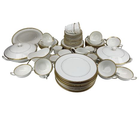 Royal Worcester Viceroy pattern tea and dinner service for twelve place settings, comprising twelve dinner plates, twelve des