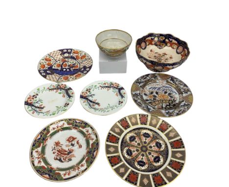 Group of 19th century and later Imari china, including Wedgwood Japan Pattern plate, D27cm, Royal Crown Derby Old Imari plate