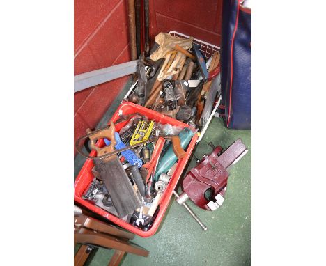Tools - a Millers Falls No.75 adjustable block plane; a Stanley Bailey No.5 smooth sole jack plane; a Record No.4 bench vice;