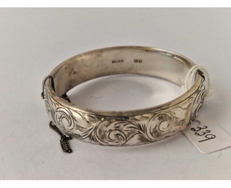 A hinged hollow bangle 31 gms