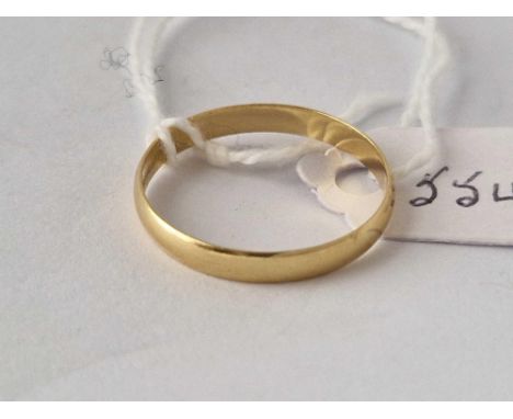 A wedding band 18ct gold size R 1.5 gms