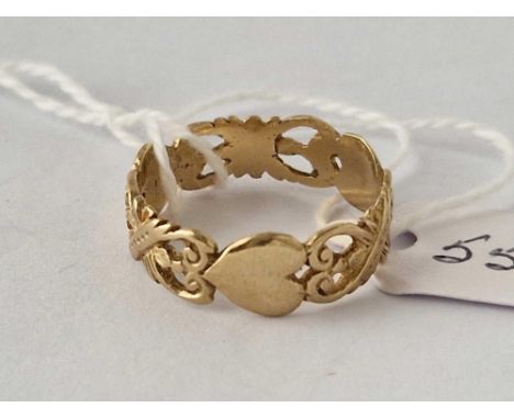 A fancy claddagh ring 9ct size R 2.7 gms