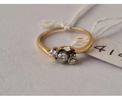 Victorian 3 stone diamond crossover ring set in 18ct gold, size K