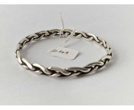 A good silver twist bangle, 40 g.