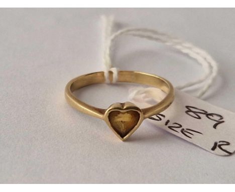 A citrine heart shaped ring 9ct size R 1.9 gms