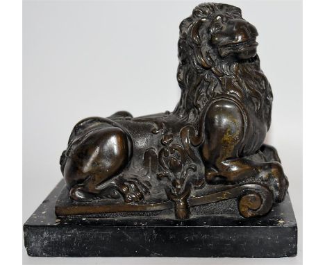 A 19th century Chinese bronze figure of a lion. H: 13.5cm W: 15.5cm D: 9cm