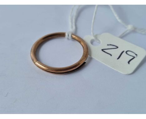 A Georgian engraved split ring 15 ct gold size O -1.9 gms 