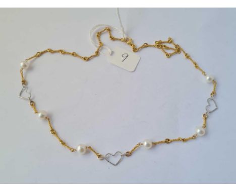 A TWO COLOUR GOLD FANCY LINK AND PEARL NECKLACE INTERSPERSED WITH 3 HEART LINKS IN 14 CT GOLD  