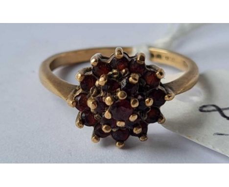 Garnet cluster 9ct ring size K