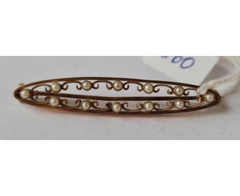 A attractive victorian gold and pearl brooch in 15 ct gold - 4.6 inc gms 