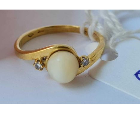 A pearl and diamond ring 18ct gold size J - 2.1 gms 