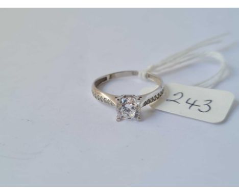 A square solitaire ring with diamond shoulder 9 ct size O - 1.8 gms 