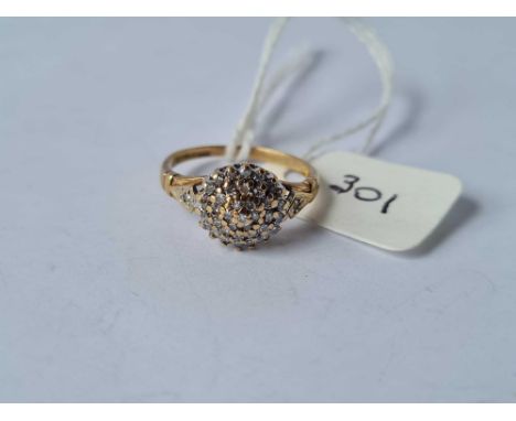 A diamond cluster ring 9ct size K - 2 gms 