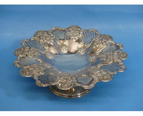 A pretty Edwardian silver Tazza, by Harrison Fisher, hallmarked Sheffield, 1904, of lobed circular form alternating between f