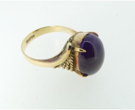 An oval cabochon amethyst Ring, in an 18ct yellow gold fancy mount, Size K, gross total weight 6.7g.