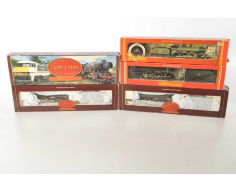 Hornby (Margate) 00 Gauge boxed Top Link and general issue BR green Footballer Class B17/4 Locomotives and Tenders (5),  R060