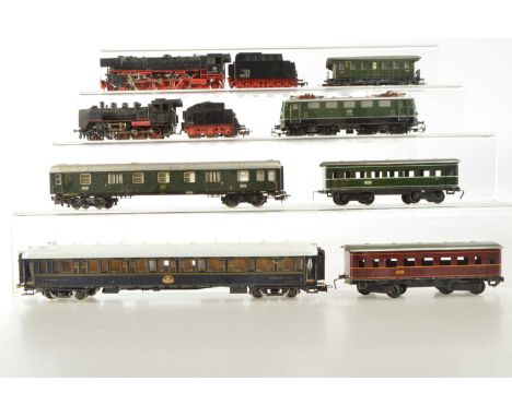 Fleischmann Marklin and Rivarossi HO Gauge Locomotives and Passenger Coaches (8), Fleischmann DB black 4-6-2 01 220 Locomotiv