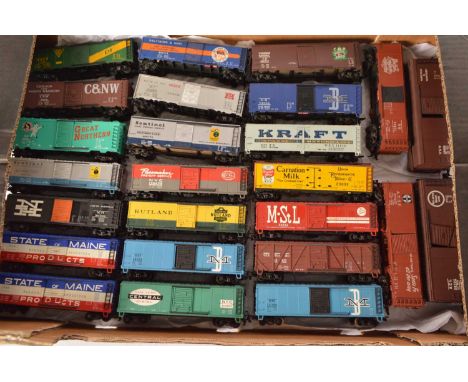Rivarossi Archive HO Gauge American Freight Stock Vans/Reefers (25), all unboxed, Rivarossi and associated manufacturers, in 