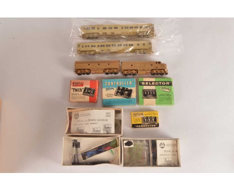 Rivarossi Archive American HO Gold Series Models and Trackside Items (10), unboxed plastic Gold Series models, diesel locomot